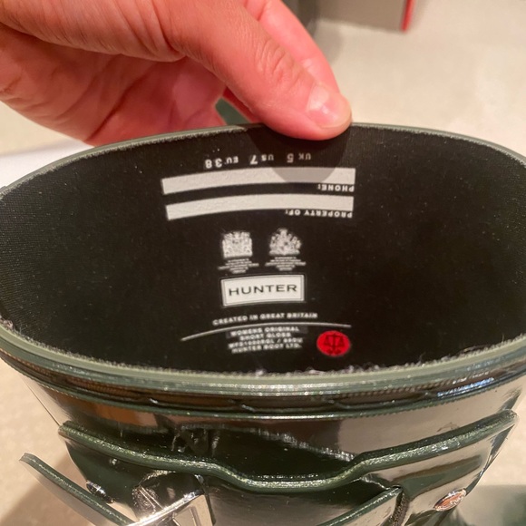 Hunter women’s original short gloss rain boots in dark olive, size 7 - Picture 5 of 11